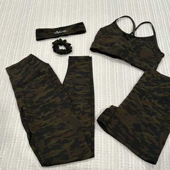 Alphalete Pants - Alphalete Camo Leggings & Sports Bra Set - Olive Green Black